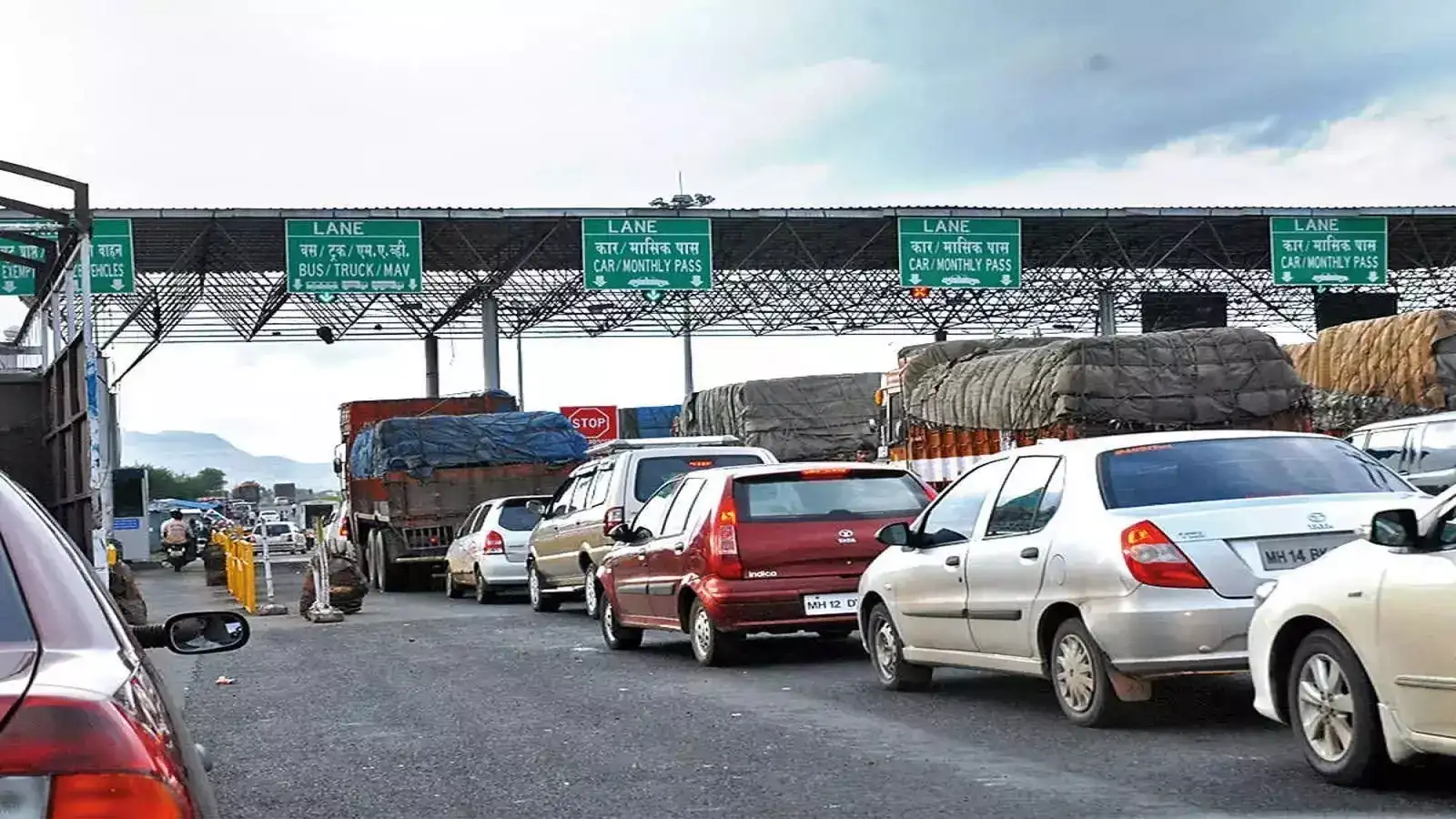 Good News! महाराष्ट्रात आता इलेक्ट्रिक वाहनांना पथकरात सूट; राज्य सरकारकडून नवं ईव्ही धोरण मंजूर Good News! महाराष्ट्रात आता इलेक्ट्रिक वाहनांना पथकरात सूट; राज्य सरकारकडून नवं ईव्ही धोरण मंजूर