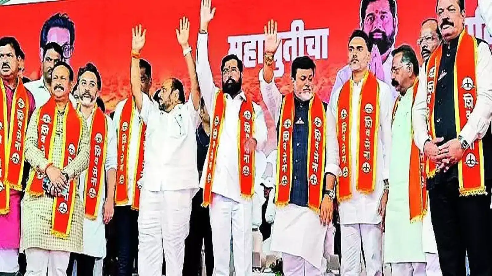 तुमच्याकडे परिवारवाद, तर आमचा महाराष्ट्रवाद! एकनाथ शिंदे यांची रत्नागिरीतून ठाकरेंवर टीका तुमच्याकडे परिवारवाद, तर आमचा महाराष्ट्रवाद! एकनाथ शिंदे यांची रत्नागिरीतून ठाकरेंवर टीका