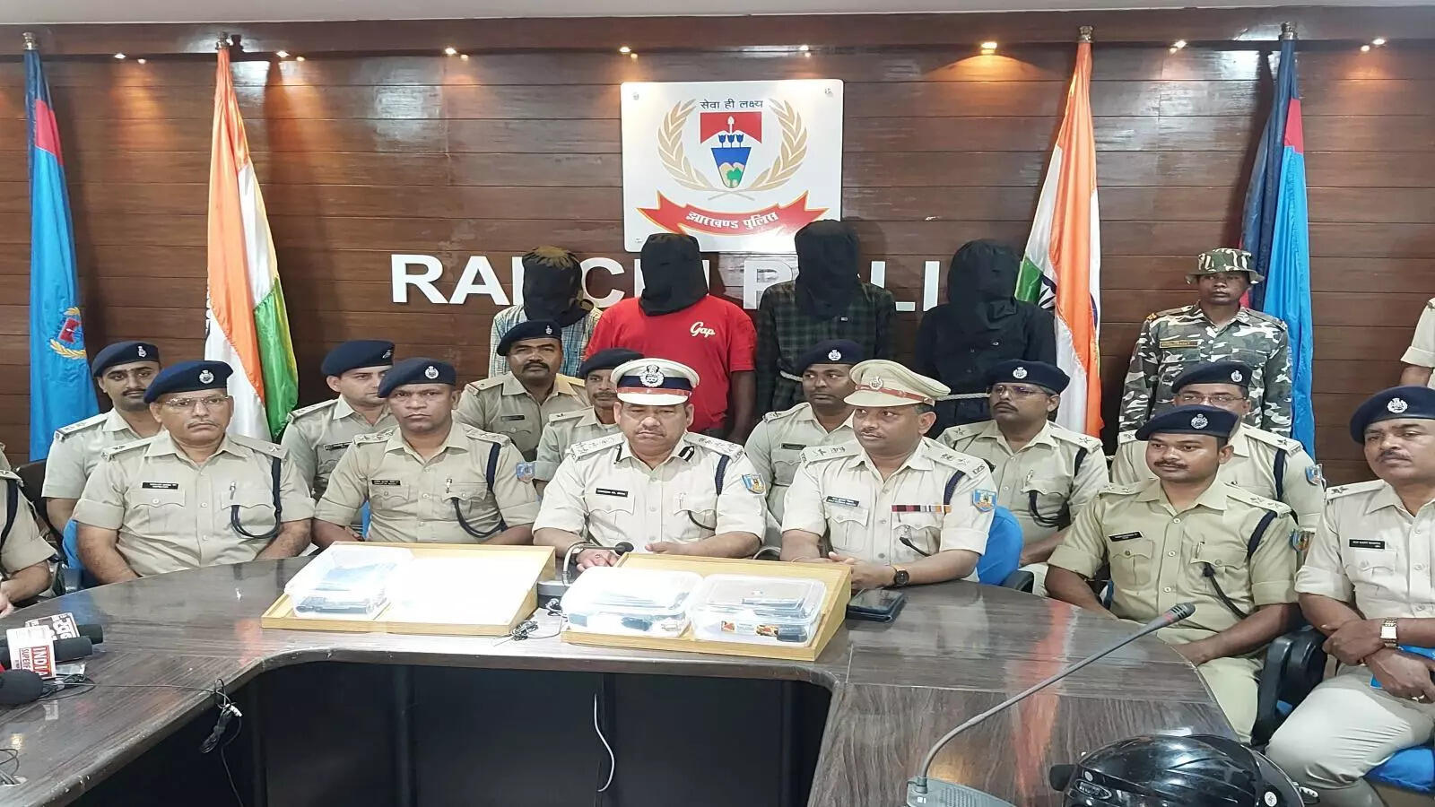 रांची कोयला व्यवसायी गोलीबारी कांड: 6 अपराधी गिरफ्तार, ऑस्ट्रेलिया मेड  पिस्टल बरामद - ranchi coal trader shooting 6 arrested australian pistols  recovered - Navbharat Times