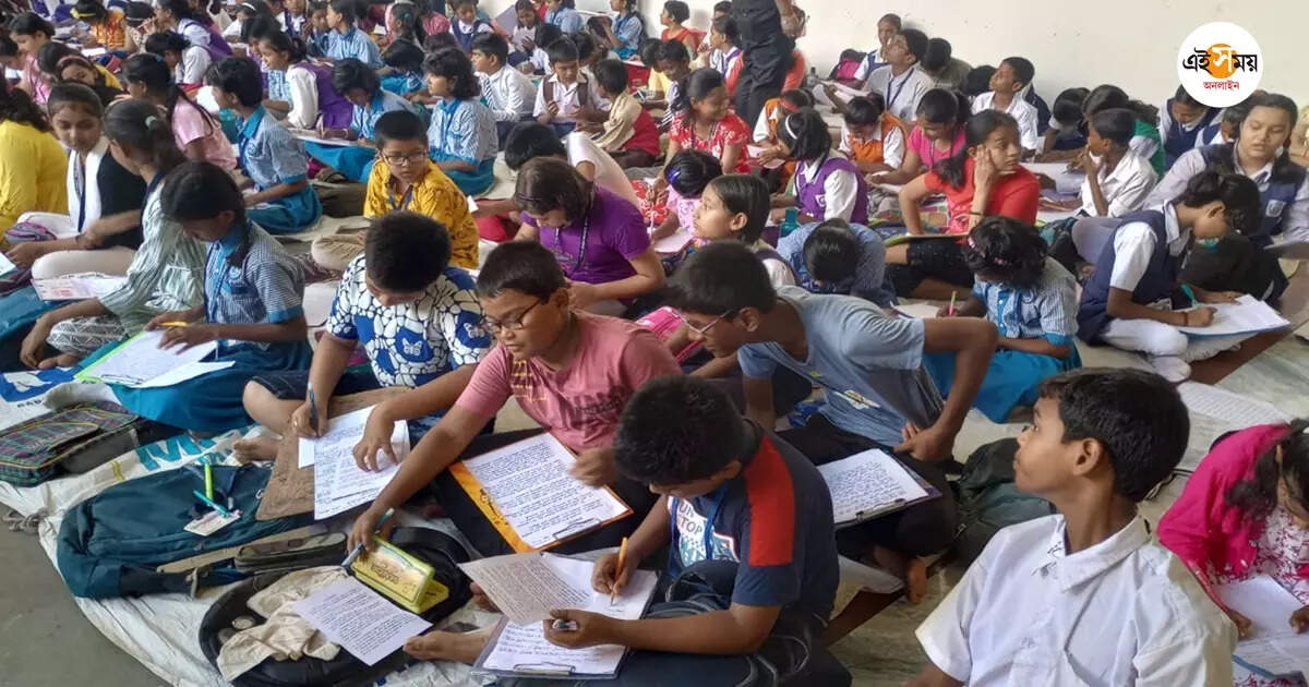 Handwriting Practice,’ব্যাকস্পেস’ আর ‘অটোকারেক্ট’-এর পৃথিবীতে মুক্তোর খোঁজ, হাতের লেখার লড়াই মেদিনীপুরে – handwriting competition organized at paschim medinipur