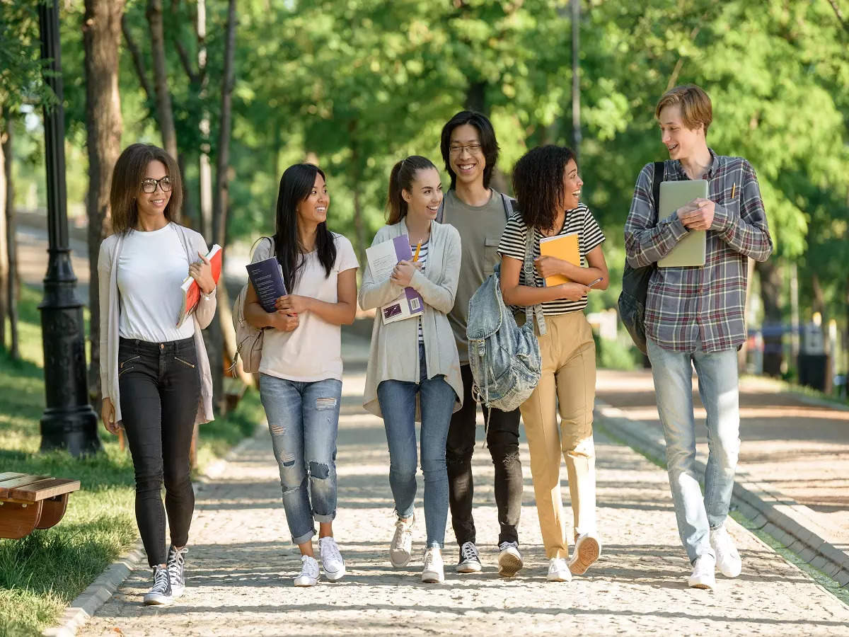 College Tips And Advice,College Tips: कॉलेज के पहले दिन इन 8 बातों का रखें ध्‍यान - 8 easy tips for the first day of college - Navbharat Times