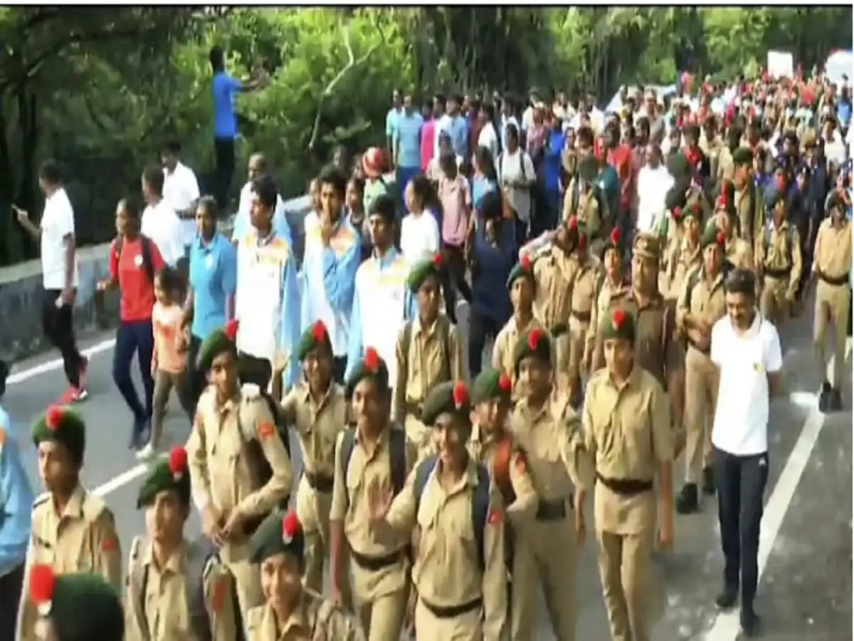 ஏற்காடு எங்கள் பெருமை- சேலத்தில் பிளாஸ்டிக் பயன்பாட்டை ஒழிக்க விழிப்புணர்வு நடைப்பயணம்! 