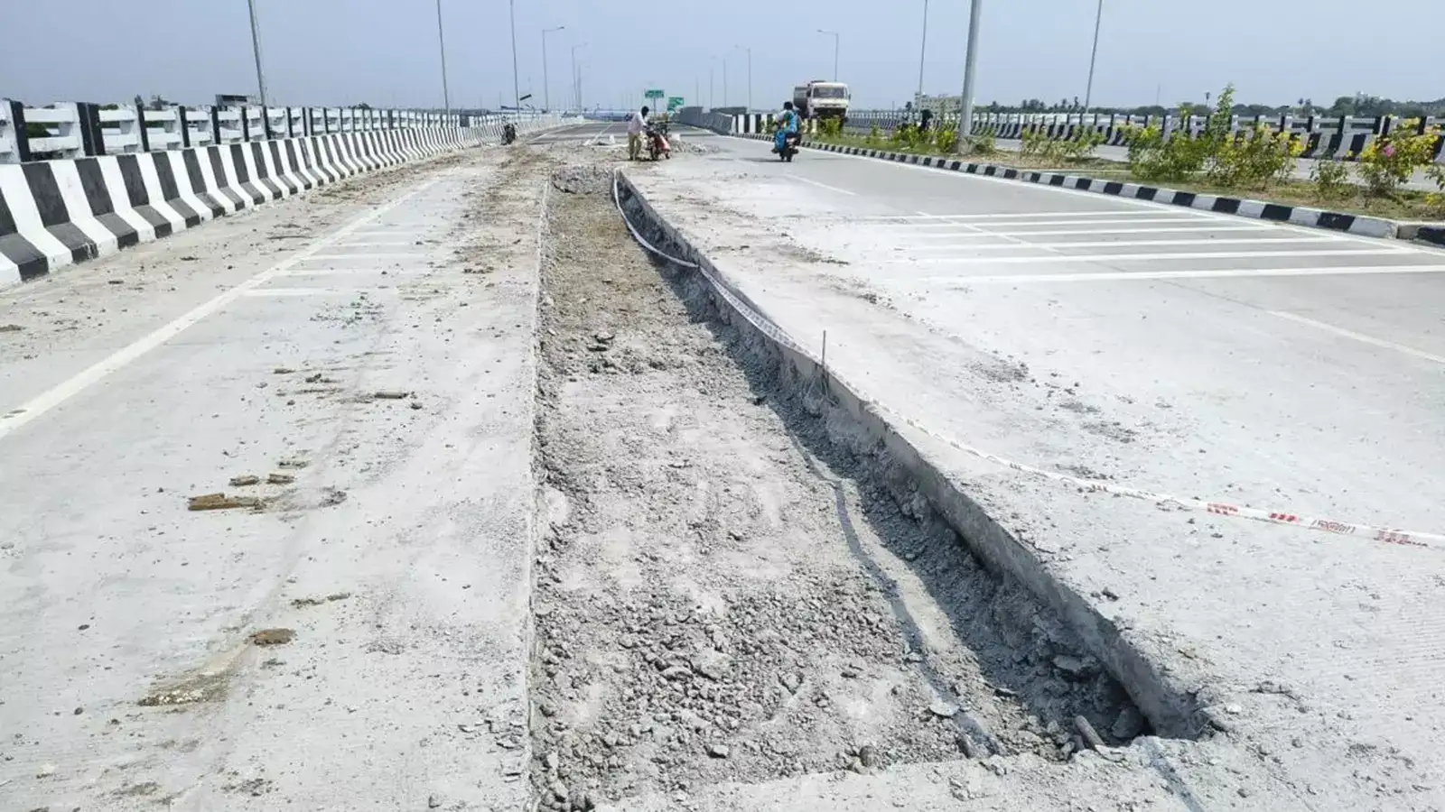 6,431 கோடியில் அமைக்கப்பட்ட விழுப்புரம்-நாகை நான்கு வழிச்சாலை! திறக்கப்படுவதற்கு முன்பே பல இடங்களில் பேட்ச் ஒர்க்! வாகன ஓட்டிகள் குமுறல்! 