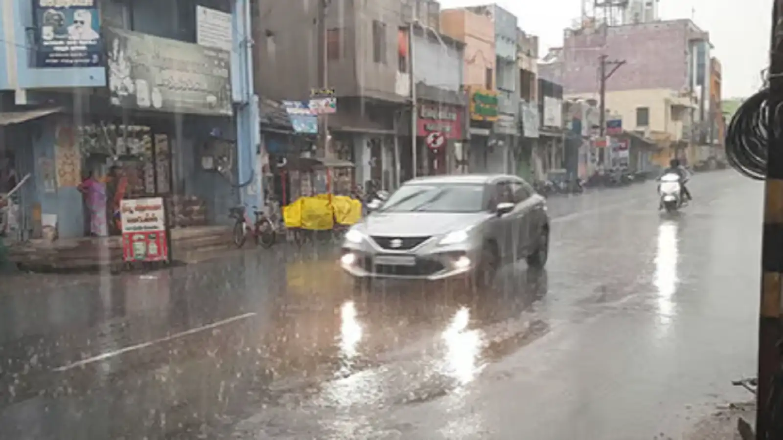 புதுவையில் இடி மின்னலுடன் கனமழை வெளுத்து வாங்க போகுது; ஷாக் கொடுத்த வானிலை நிலவரம்! 