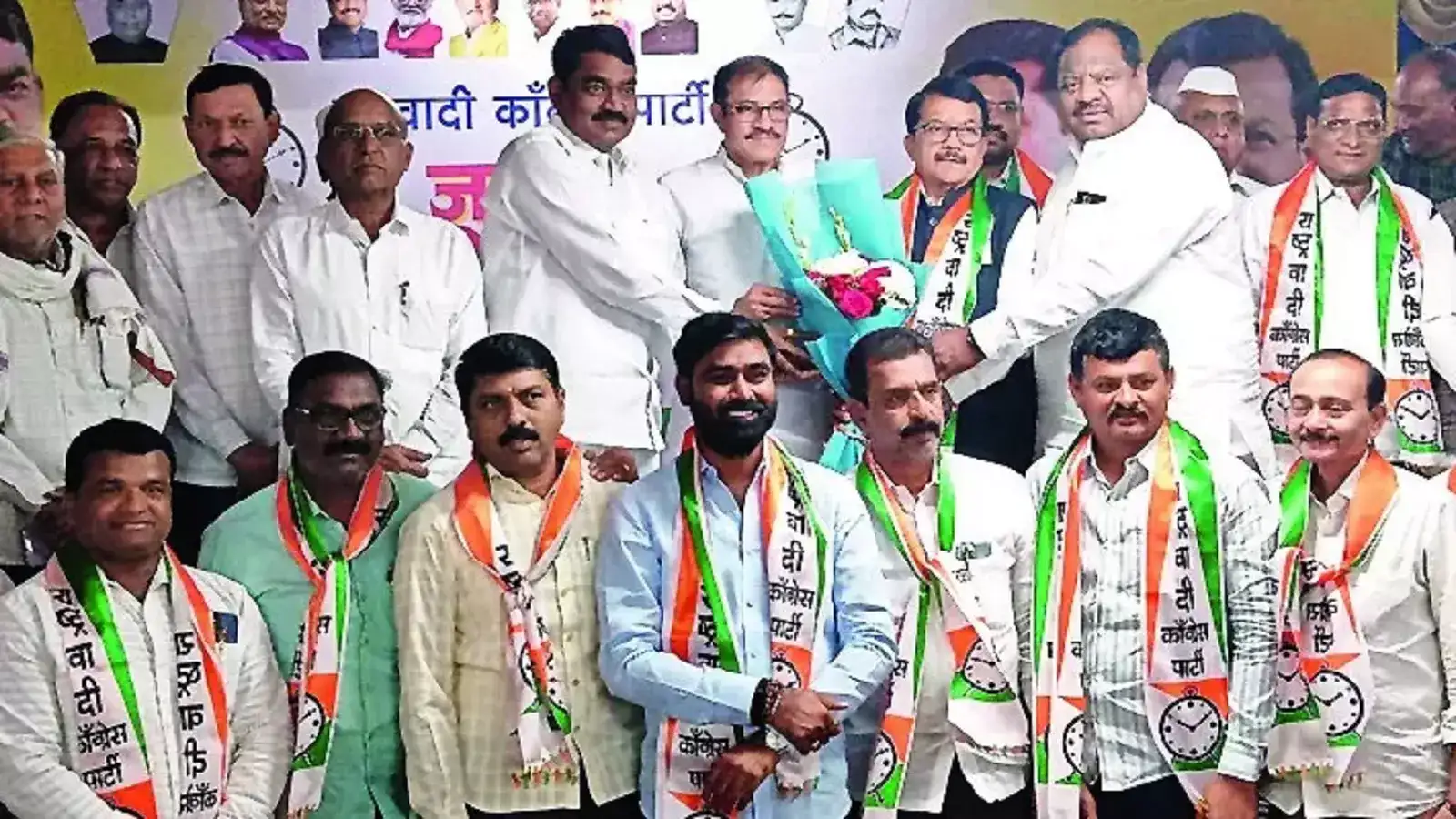 Nashik Politics: ठाकरे गटाला नाशिकमध्ये धक्का; भास्करराव बनकर राष्ट्रवादीत, सांगितलं पक्ष सोडण्याचं मोठं कारण Nashik Politics: ठाकरे गटाला नाशिकमध्ये धक्का; भास्करराव बनकर राष्ट्रवादीत, सांगितलं पक्ष सोडण्याचं मोठं कारण