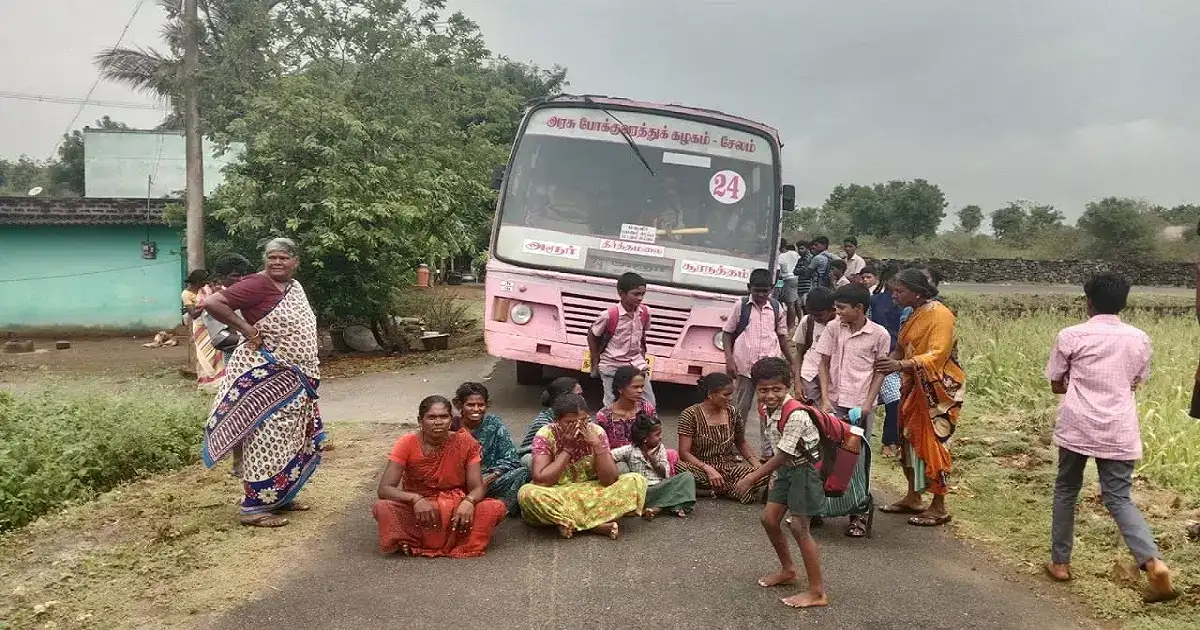 மாணவர்களை பள்ளிக்கு அனுப்ப மாட்டோம் - தர்மபுரியில் பெற்றோர்கள் சாலை மறியல் 
