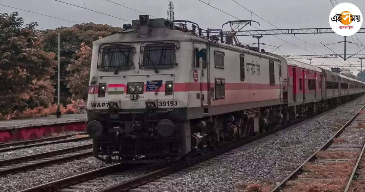 Anand Vihar Express: রেললাইনে পিচের ড্রাম, লোহার পাত, দুর্ঘটনা থেকে রক্ষা পেল ট্রেন – anand vihar express survived from a accident near siliguri