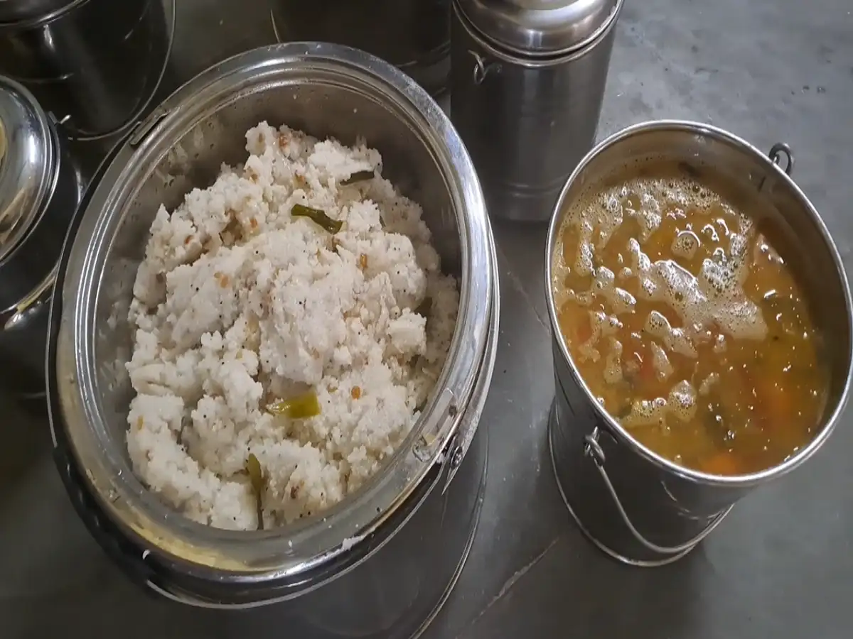 பள்ளிகளுக்கு விடுமுறை அறிவிக்க தாமதம் காட்டும் செங்கல்பட்டு மாவட்ட நிர்வாகம்; காலை உணவு வீணாகுவதாக குற்றச்சாட்டு! 