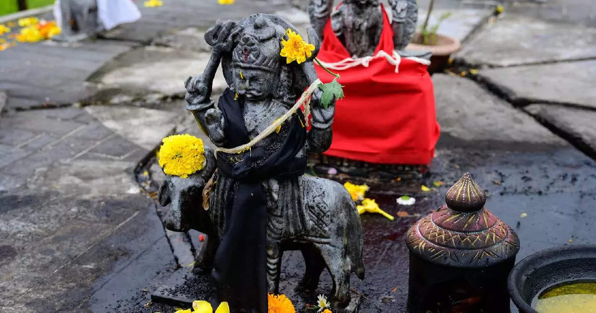 Are you not getting married? Is there any flaw in your horoscope? Worshiping in these 6 Shani temples brings happiness in life