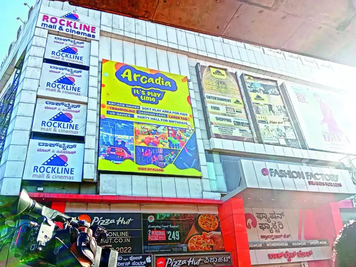 பெங்களூரு ராக்லைன் மால்: துமகுரு ரோட்டில் சீல் சம்பவம்... நம்ம ’லிங்கா’ பட புரடியூசர் தான்! 