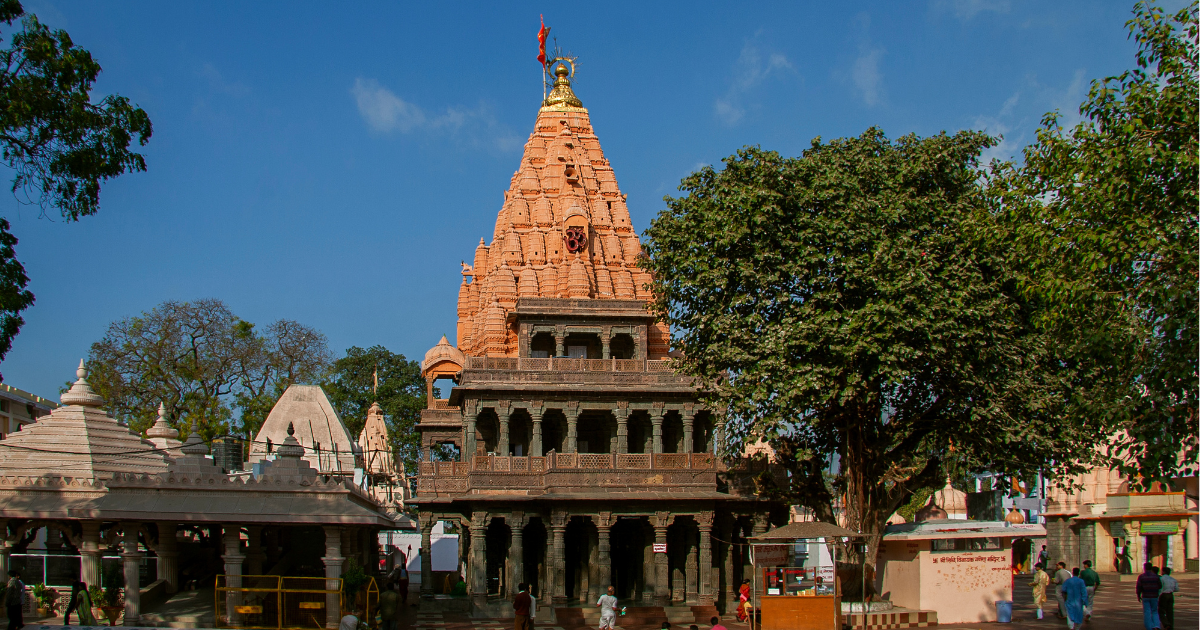 Mahakaleshwar Temple Ujjain: महाकालेश्वर मंदिर दर्शन का समय, भस्म आरती  बुकिंग, वीआईपी दर्शन टिकट मूल्य, ज्योतिर्लिंग फोटो - Mahakaleshwar Temple  Timings, Entry Fee, bhasma ...