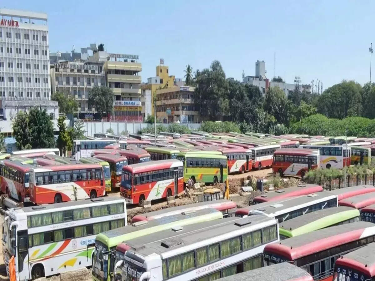 Bus Strike: মুর্শিদাবাদে ২৪ ঘণ্টার বাস ধর্মঘটে চরম দুর্ভোগ, পোয়াবারো অটো-টোটো মালিকদের – bus strike in murshidabad for 24 hours called by private bus syndicate