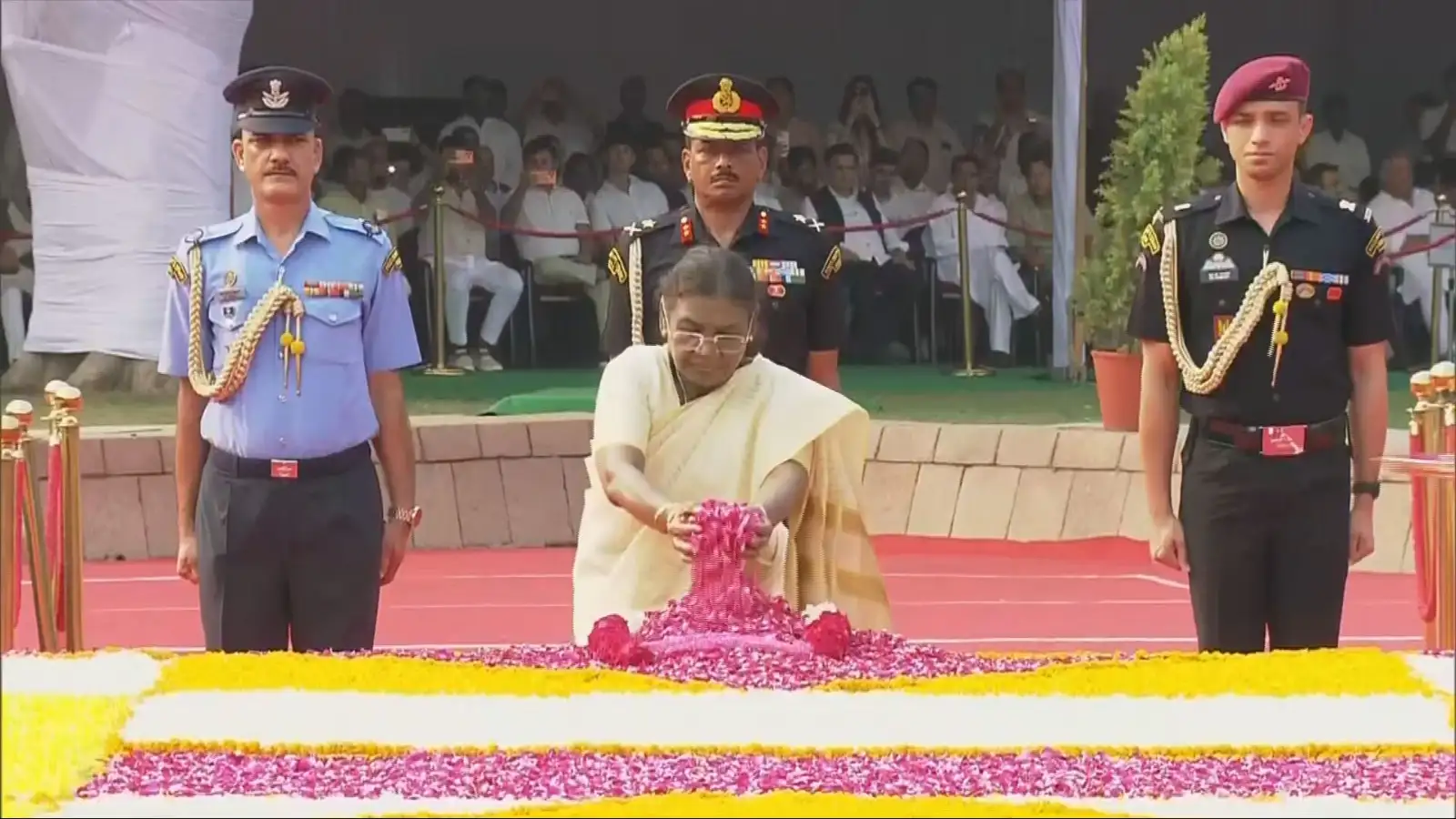 காந்தி ஜெயந்தி கொண்டாடக் காரணம் என்ன? தலைவர்கள் மரியாதை செலுத்துவது ஏன்? தெரியாத சுவாரஸ்யங்கள்....! 