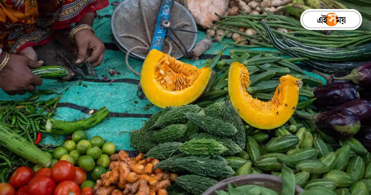 Vegetable Price,চাষির পকেট ফাঁকা, গাঁট কাটা যাচ্ছে গেরস্তেরও – vegetable market price huge difference in shop and sufal bangla stall