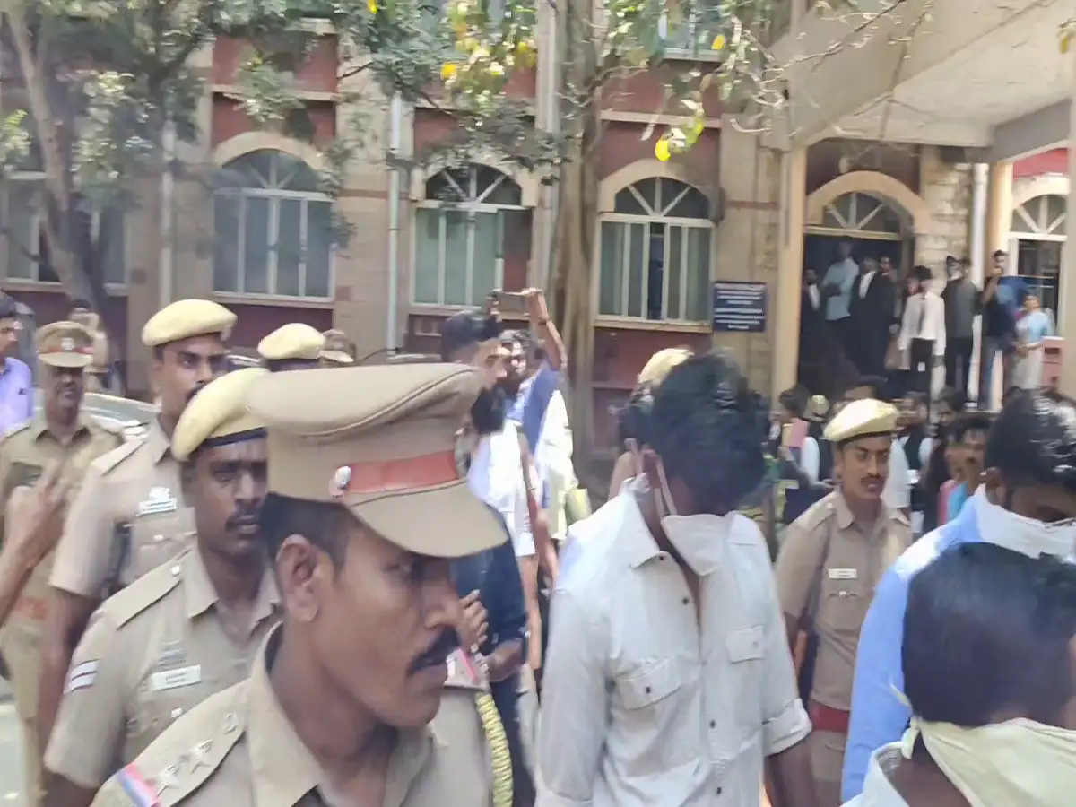 பொள்ளாச்சி பாலியல் வழக்கு - கைது செய்யப்பட்டு சிறையில் உள்ள 9 பேரும் நீதிமன்றத்தில் இன்று ஆஜர்! 