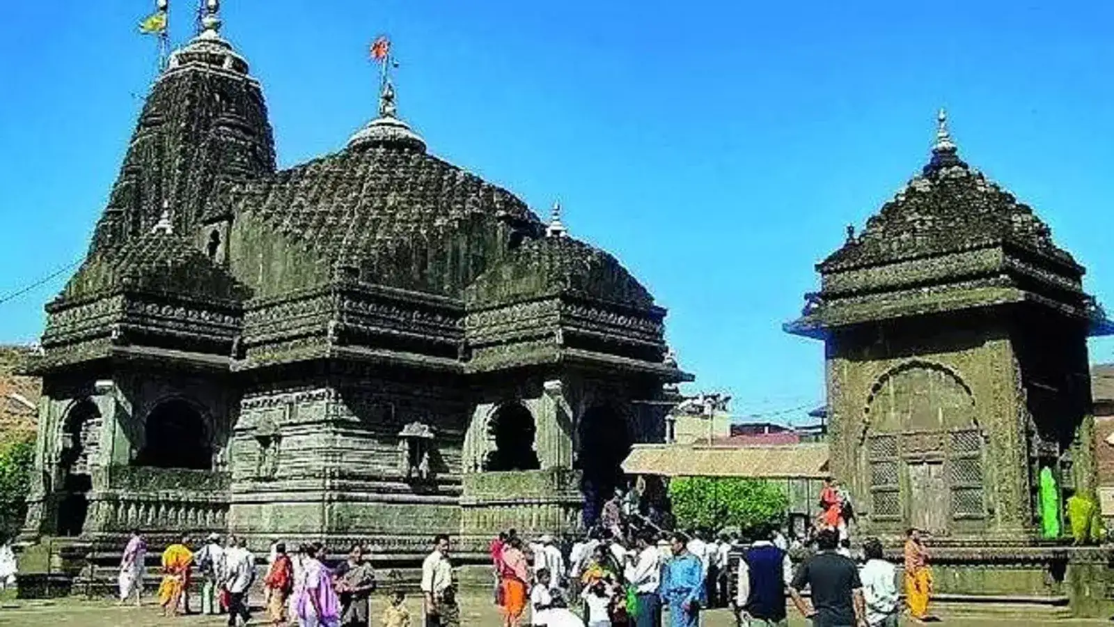 त्र्यंबकराजाच्या दर्शनासाठी जाताय? मग ही बातमी नक्की वाचा, VIP दर्शनाबाबत मंदिर ट्रस्टचा मोठा निर्णय त्र्यंबकराजाच्या दर्शनासाठी जाताय? मग ही बातमी नक्की वाचा, VIP दर्शनाबाबत मंदिर ट्रस्टचा मोठा निर्णय