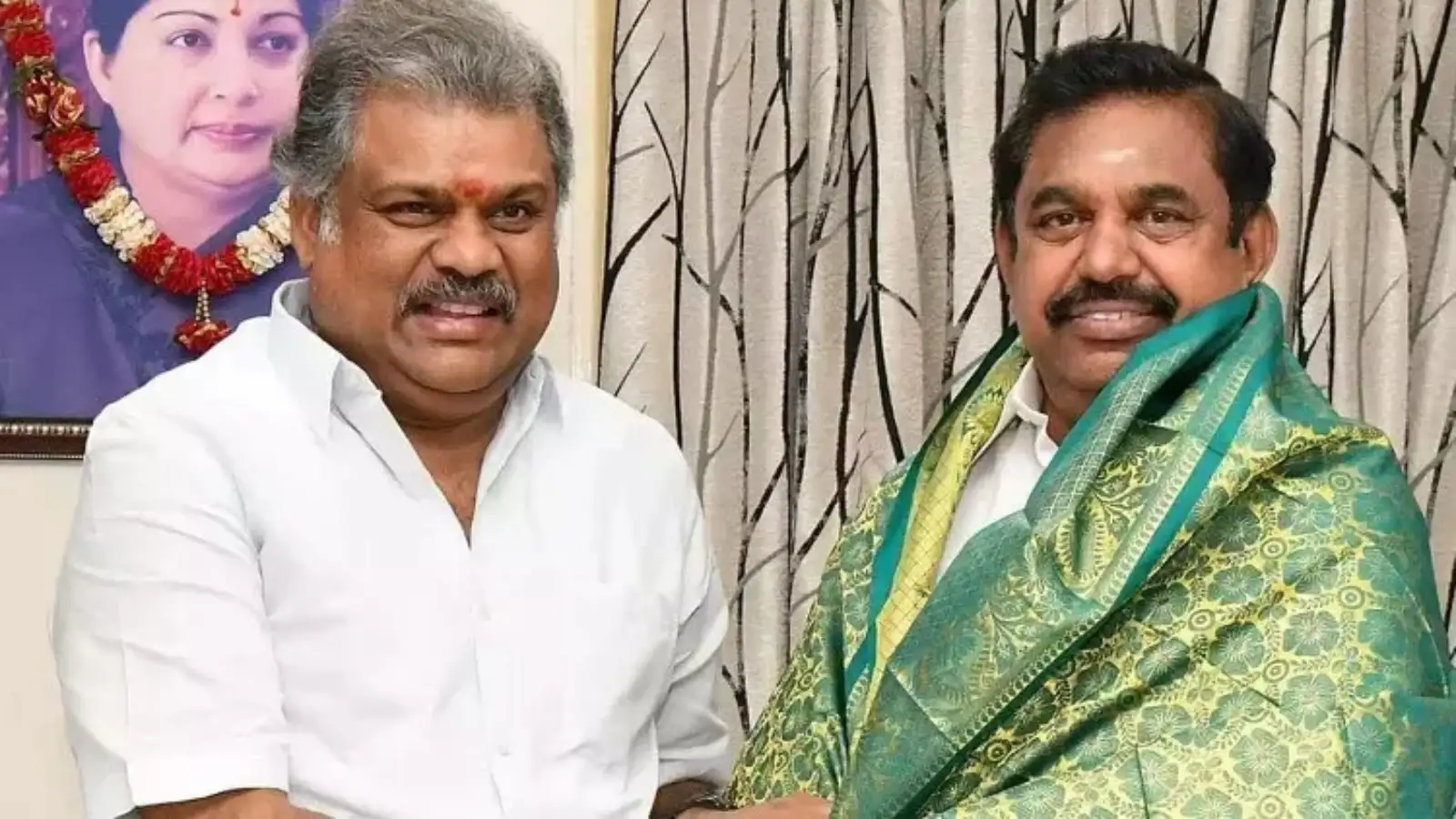 எடப்பாடி பழனிசாமி உடன் ஜி.கே.வாசன் சேலத்தில் சந்திப்பு… பின்னணி என்ன? 