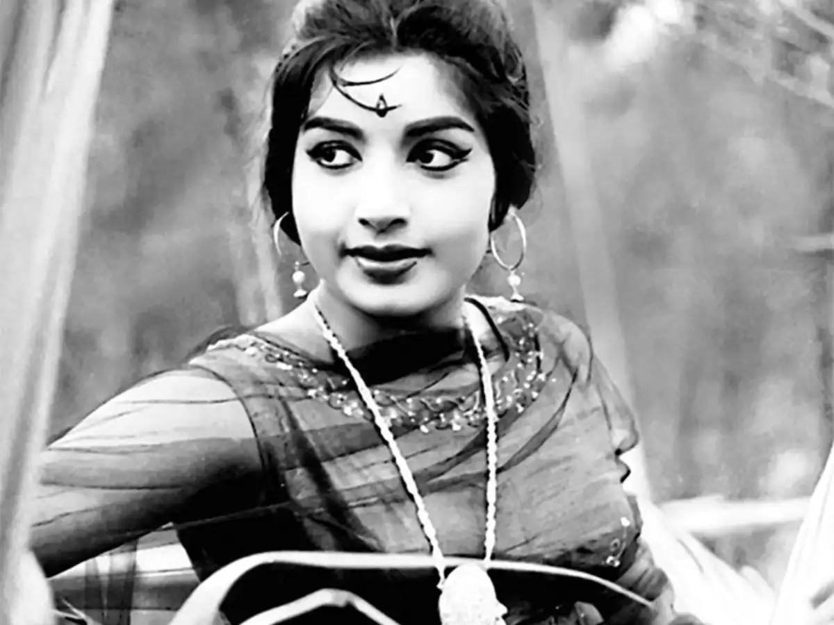 Jayalalithaa College Life,ஜெயலலிதா கல்வி வாழ்க்கையில் விழுந்த குறுக்கீடு! -  jayalalithaa biography and her college life details - Samayam Tamil