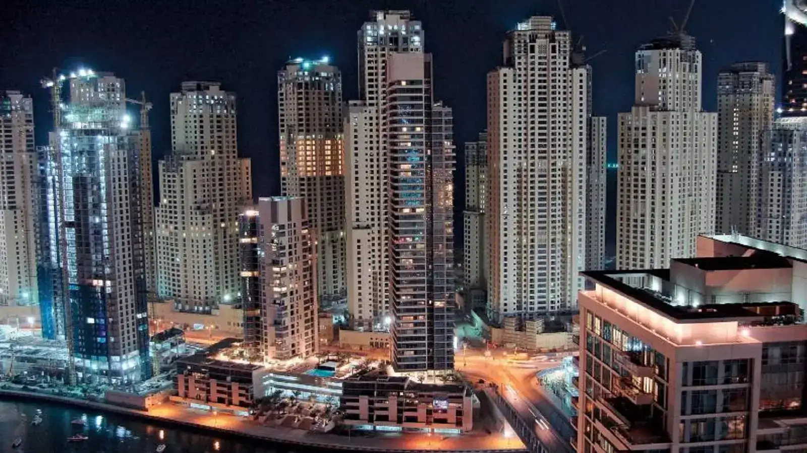 துபாயில் வெற்றிக் கொடி கட்டும் இந்தியர்கள்.. வாங்கிக் குவிக்கும் சொத்துகள்! 