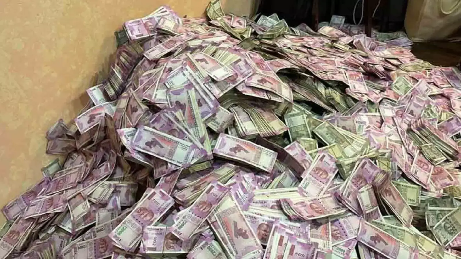 வங்கிகளில் கொட்டிக் கிடக்கும் பணம்.. கேட்க ஆள் இல்லை.. ரிசர்வ் வங்கி தகவல்! 