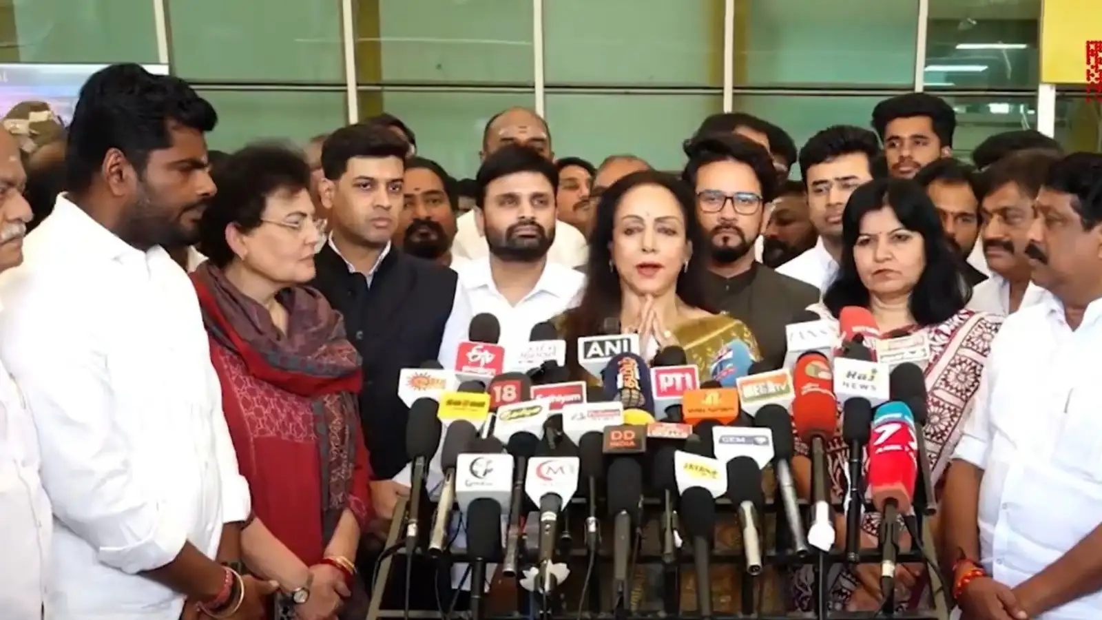 ஹேமமாலினி தலைமையில் என்.டி.ஏ குழு கோவை வருகை… கரூர் தவெக கூட்ட நெரிசல் குறித்து விசாரணை! 