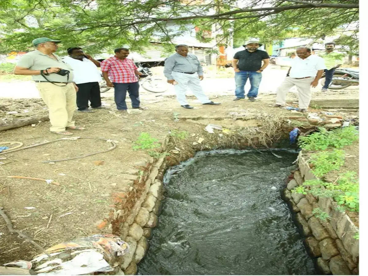 மதுரை அயன்பாப்பாக்குடி கண்மாயில் பொங்கும் நுரை! பெங்களூர் ஆராய்ச்சி குழுவினர் நேரில் ஆய்வு! 