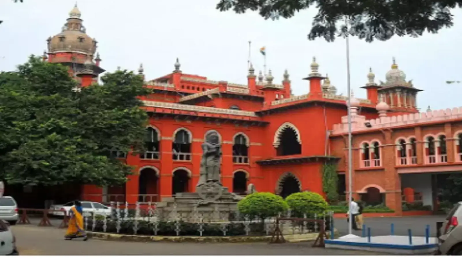 சென்னை உயர் நீதிமன்றம் : மே 1 முதல் ஜூன் 2 ஆம் தேதி வரை கோடை விடுமுறை! 