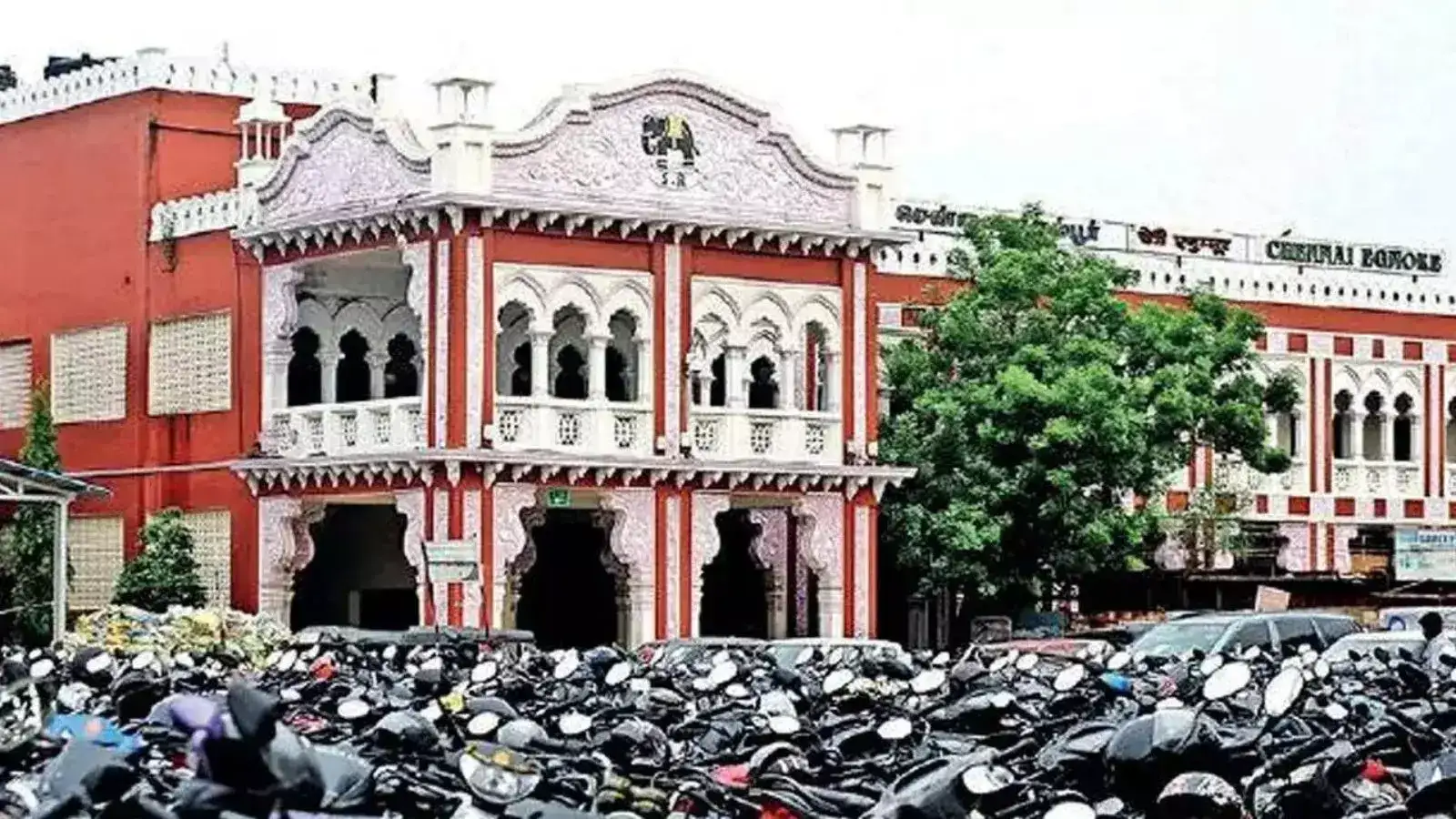 எழும்பூர் ரயில் நிலையம் பார்க்கிங் சிக்கல்... தெற்கு ரயில்வே என்ன செய்யப் போகிறது? 