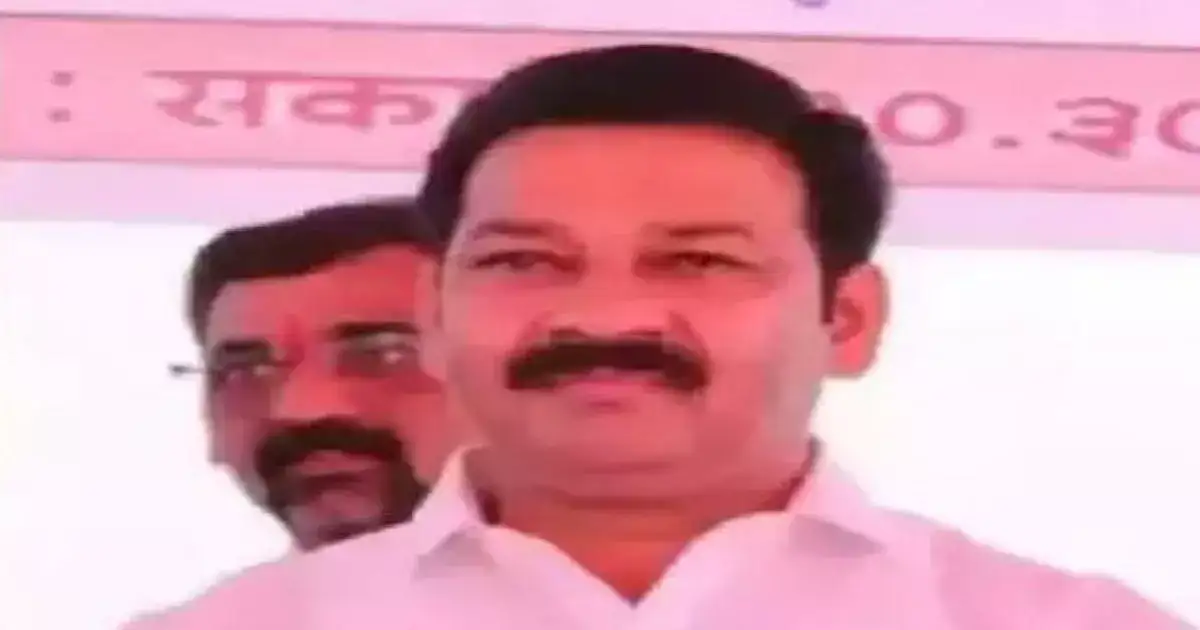 आधी पोलिस ठाण्यात गोळीबार, आता ॲट्रॉसिटीचा गुन्हा, गणपत गायकवाड यांचा पाय खोलात आधी पोलिस ठाण्यात गोळीबार, आता ॲट्रॉसिटीचा गुन्हा, गणपत गायकवाड यांचा पाय खोलात