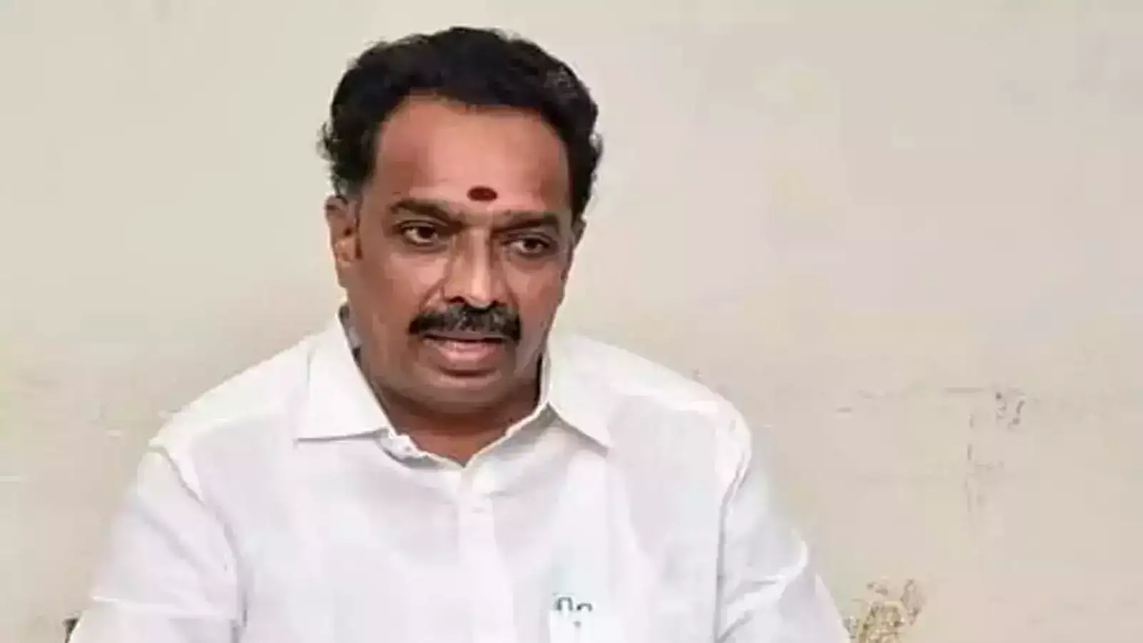 திமுக ஆட்சியில் சட்டம் ஒழுங்கு சந்தி சிரிக்கிறது! முன்னால் அமைச்சர் எம்.ஆர். விஜயபாஸ்கர் காட்டம்! 