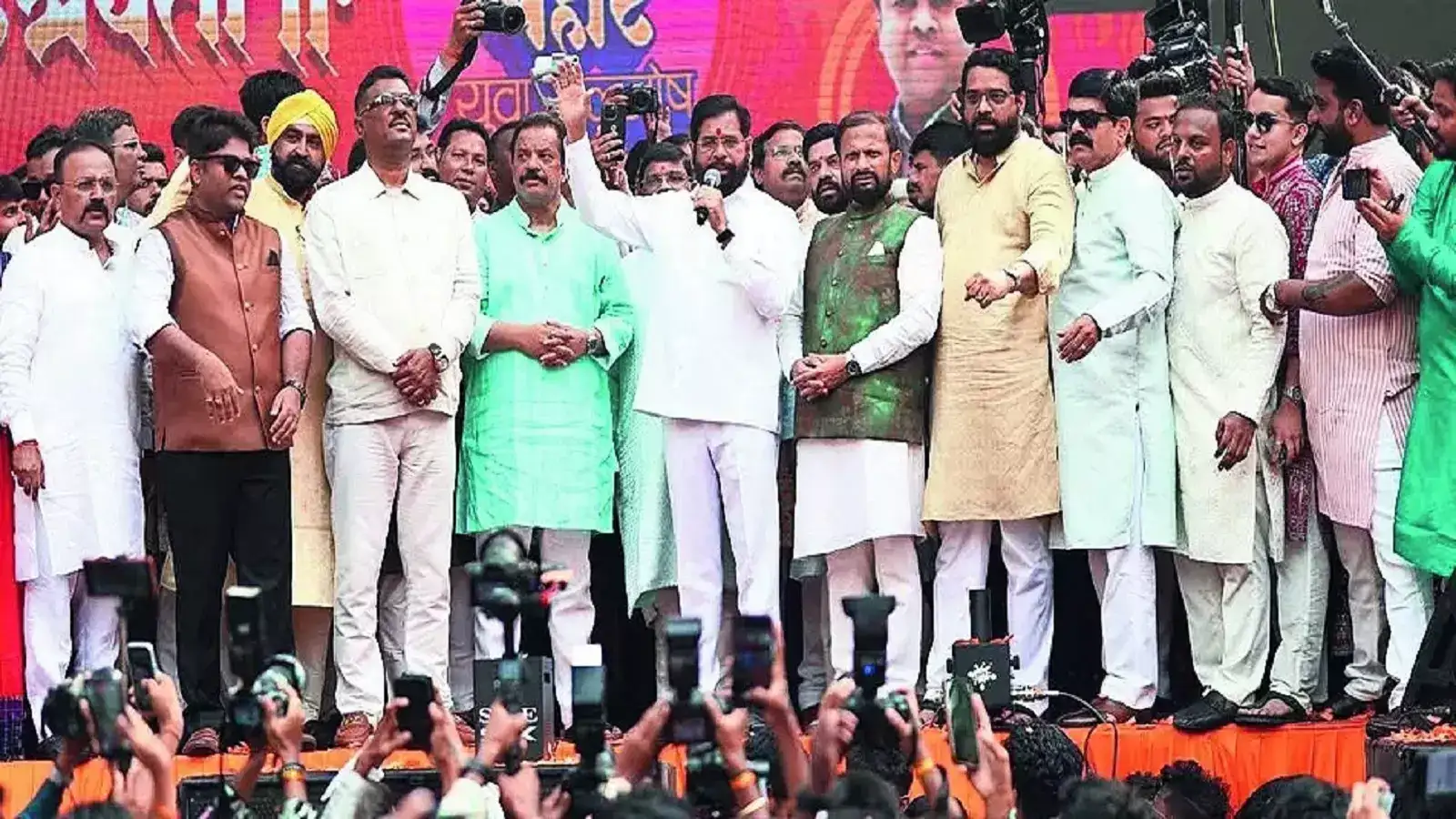 विरोधकांनी कितीही लवंग्या-सुरसुरी फोडल्या तरी…; महापालिका निवडणुकांपूर्वी शिंदेंचं ओपन चॅलेंज, काय म्हणाले? विरोधकांनी कितीही लवंग्या-सुरसुरी फोडल्या तरी…; महापालिका निवडणुकांपूर्वी शिंदेंचं ओपन चॅलेंज, काय म्हणाले?