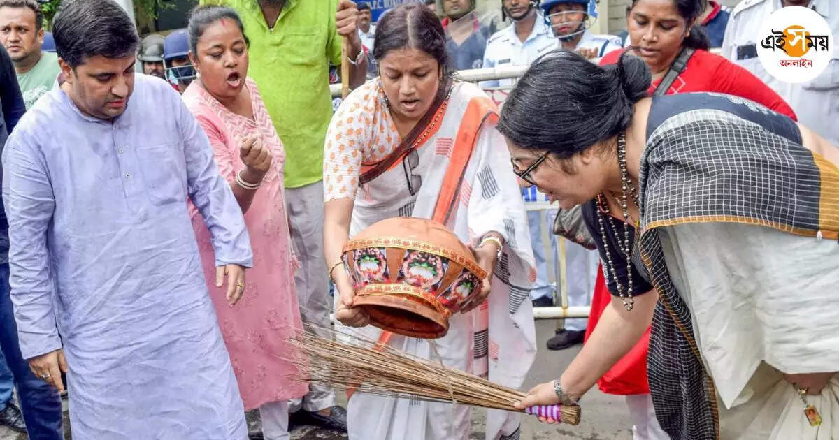 BJP In West Bengal: হাওড়া থানা শুদ্ধকরণ বিজেপির – bjp mahila morcha on monday held a purification programme at howrah police station