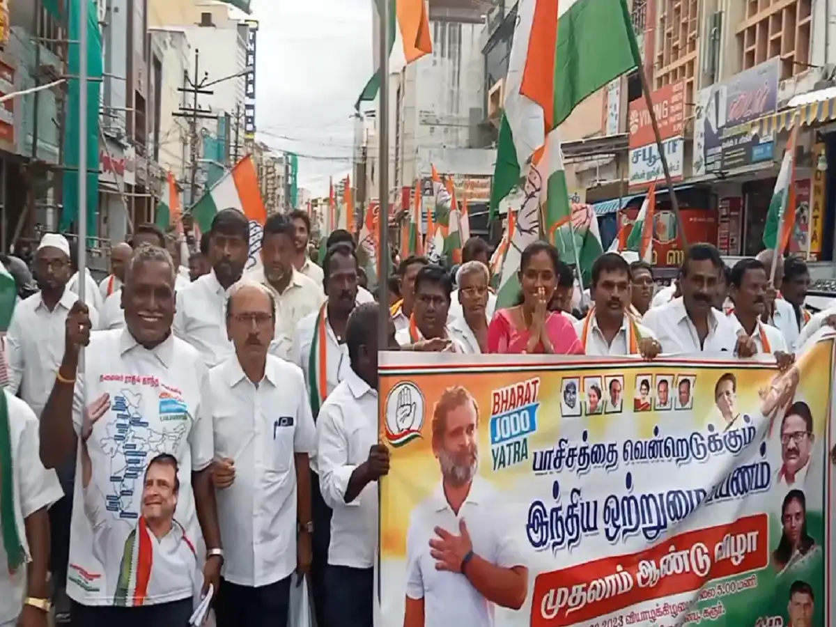 கரூர்- சானதனம் கொள்கை குறித்து பேட்டி அளித்து விட்டேன்; பதில் அளிக்காமல் நழுவிச் சென்ற எம்பி ஜோதிமணி! 