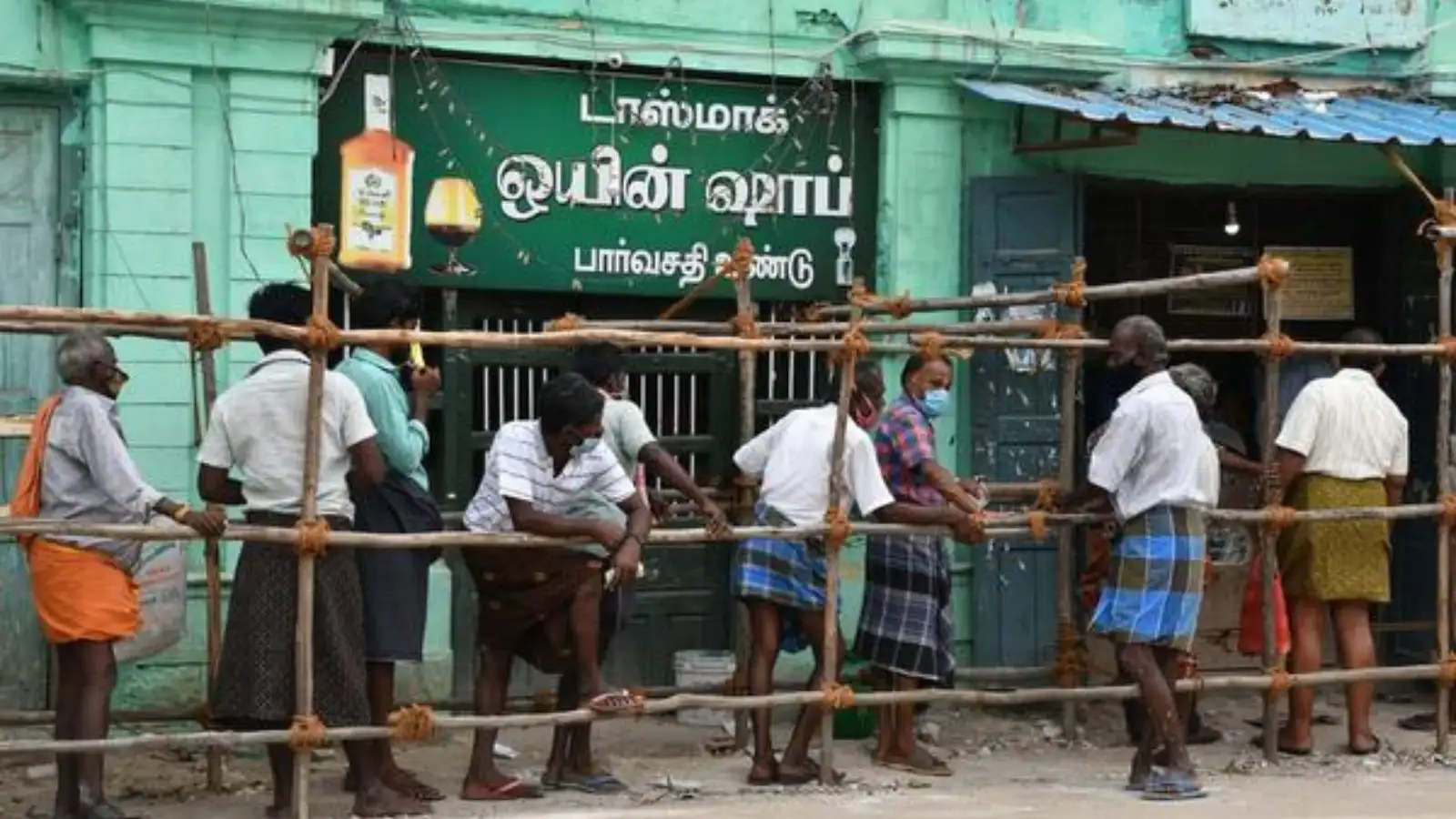 தமிழகத்தில் டாஸ்மாக் கடைகளுக்கு அக்டோபர் 2-ந் தேதி விடுமுறை...மாவட்ட ஆட்சியர்கள் உத்தரவு! 