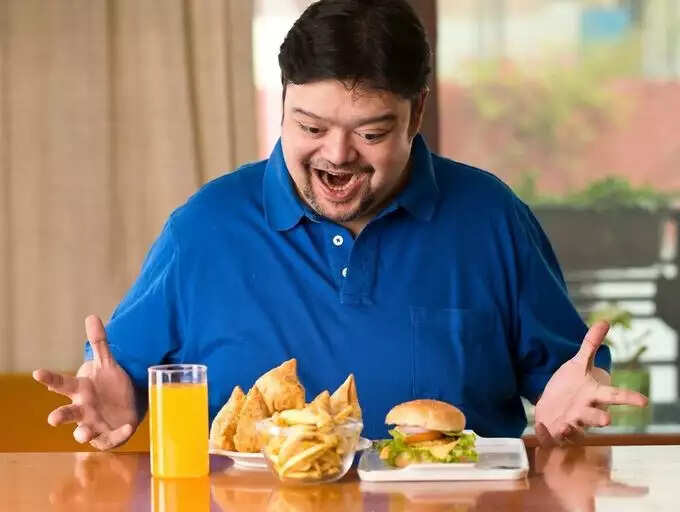 Food Cravings,ಜಂಕ್ ಫುಡ್ ತಿನ್ನುವ ಚಪಲ ಹೇಗೆ ಹುಟ್ಟಿಕೊಳ್ಳುತ್ತದೆ? ಅದನ್ನು ತಡೆಯುವ ಬಗೆ ಹೇಗೆ? - do you know what are the causes for junk food cravings? - Vijay Karnataka