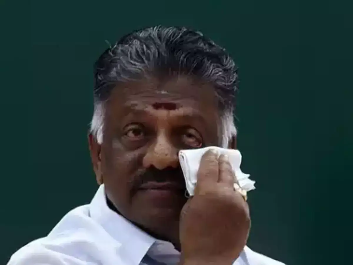 பச்சோந்தி போல மாறுறீங்க - ஓபிஎஸ் வழக்கில் உயர்நீதிமன்றம் அதிரடி உத்தரவு! 