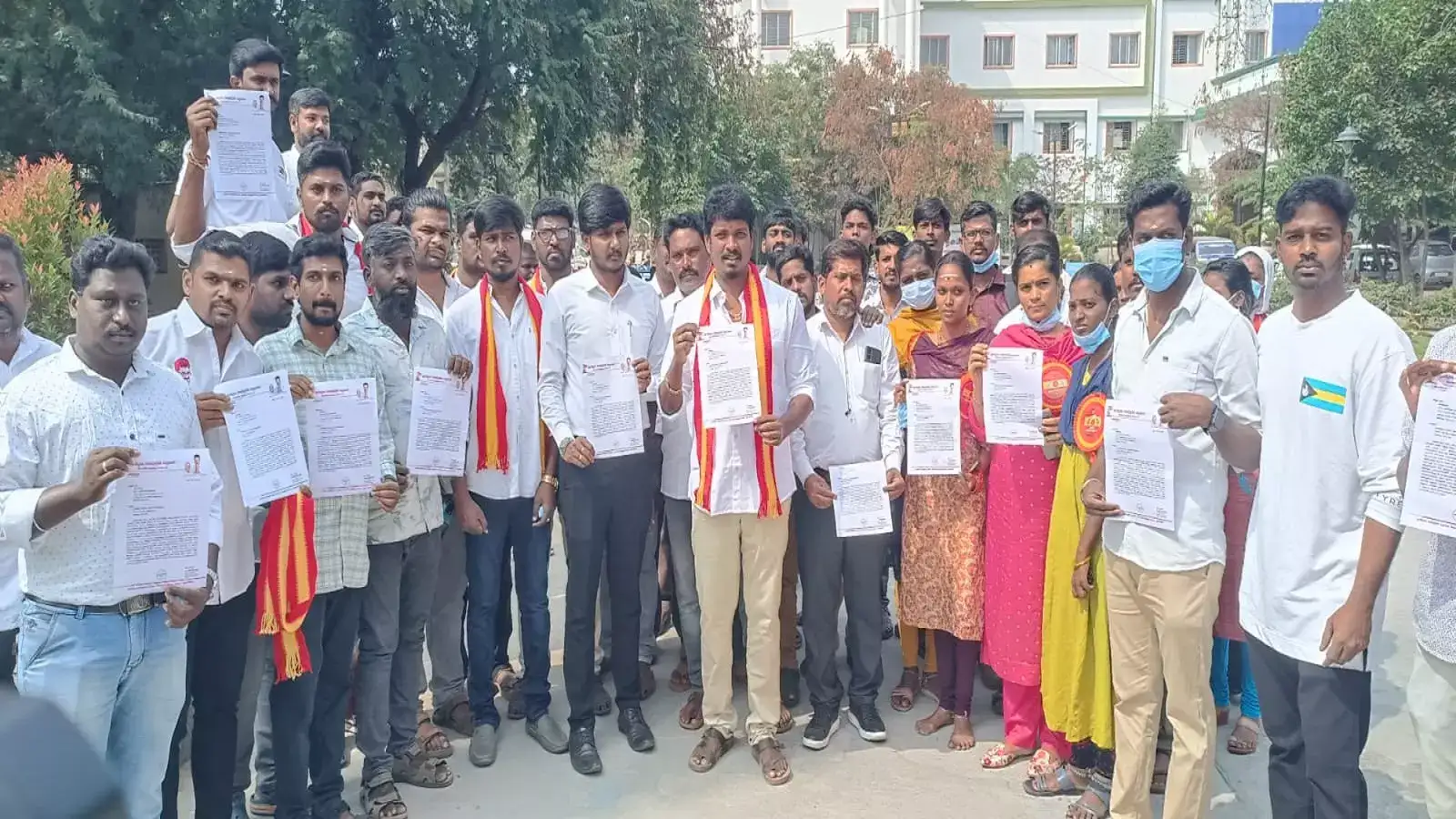 கோவை வெள்ளலூர் குப்பை கிடங்கை அகற்ற வேண்டும் - தவெகவினர் ஆட்சியரிடம் மனு! 