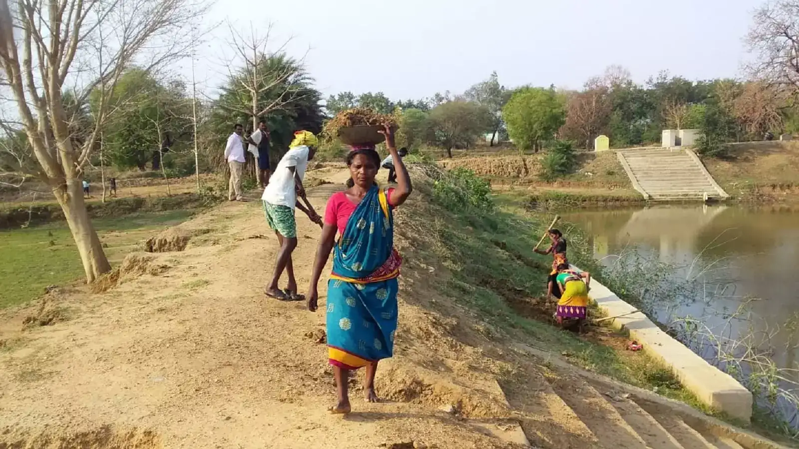 100 நாள் வேலைத் திட்டம்.. 25 கோடிப் பேருக்கு அட்டை! 