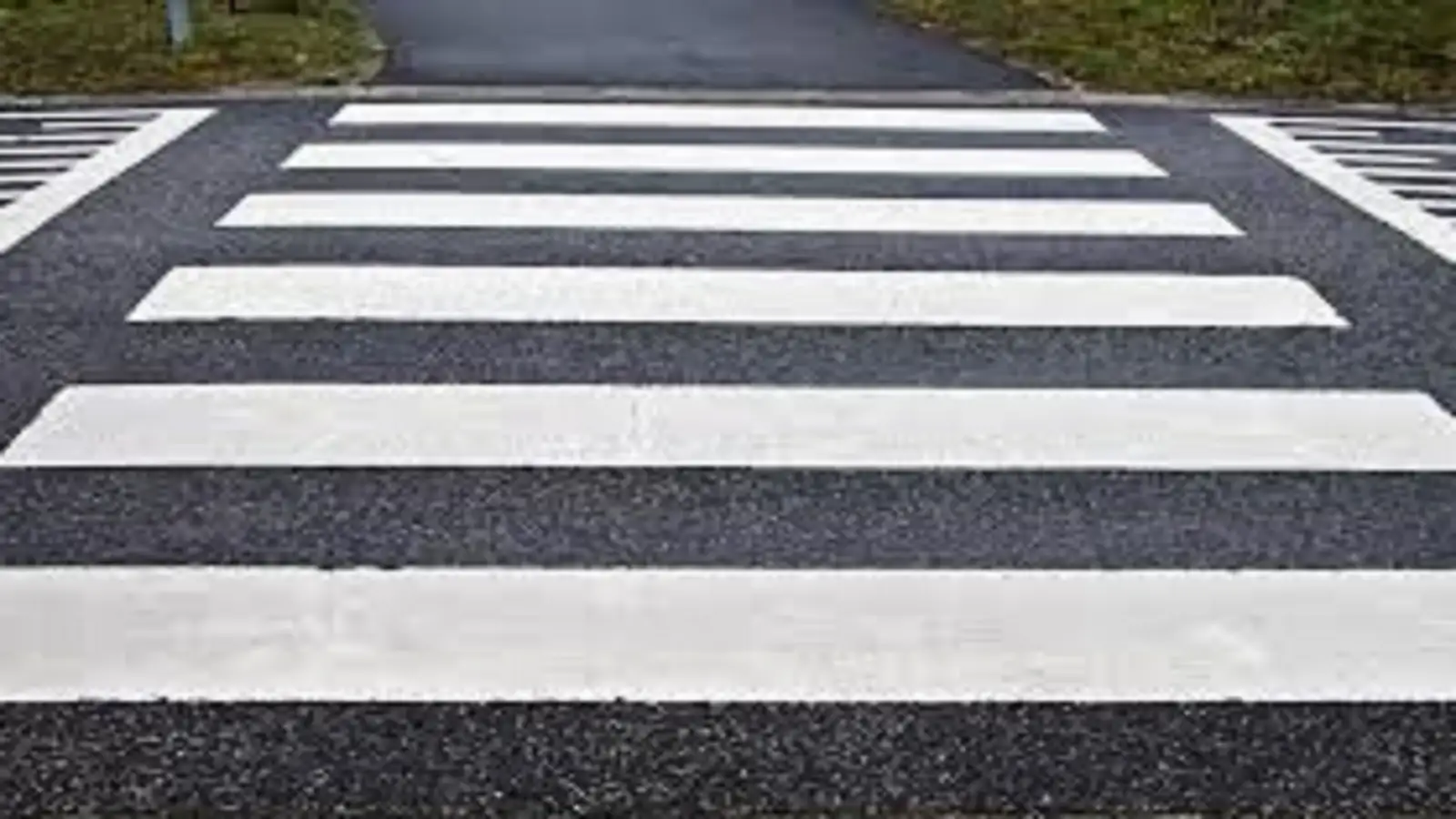 கோவையில் பாதசாரிகள் சாலையை கடக்க வசதிகள் தேவை...மக்கள் கோரிக்கை! 