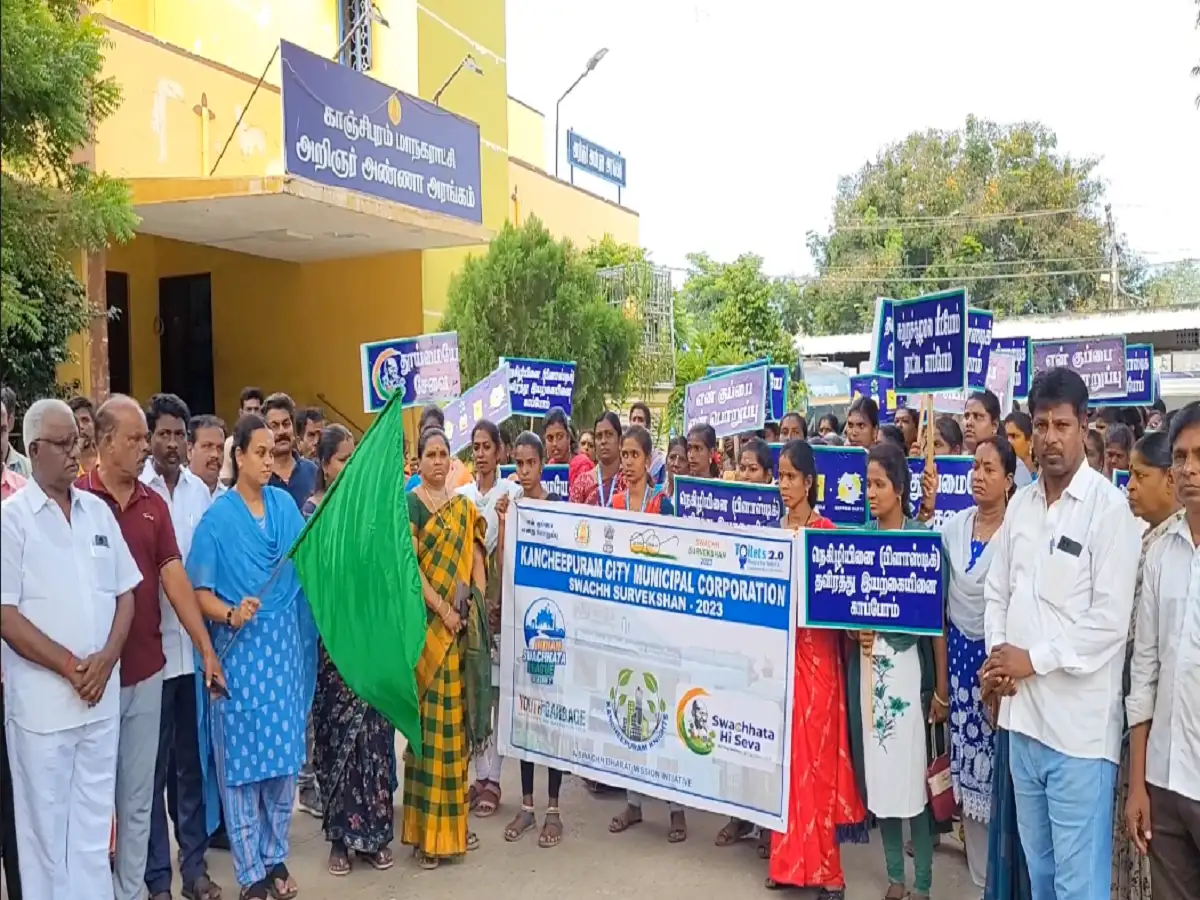காஞ்சியில் தூய்மை இந்தியா நடைபயணம்; மாநகராட்சி மேயர் கொடியசைத்து துவக்கி வைத்தார்! 