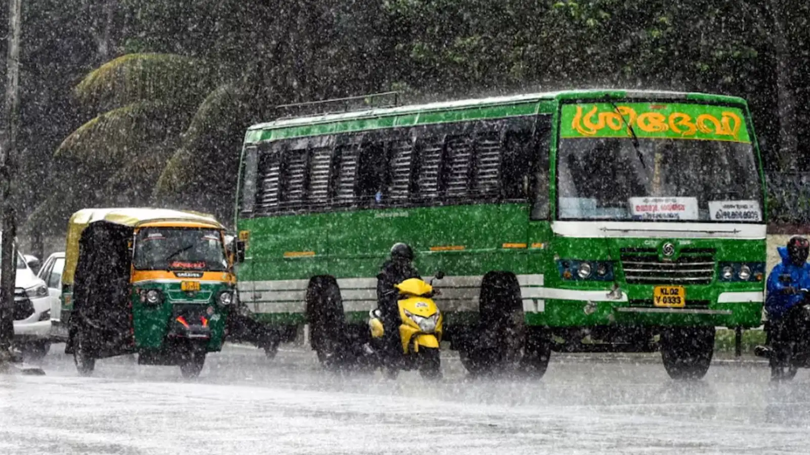 12 மாவட்ட மக்களே உஷார்! கொட்டி தீர்க்கப்போகும் கனமழை: வானிலை மையம் வார்னிங்... 