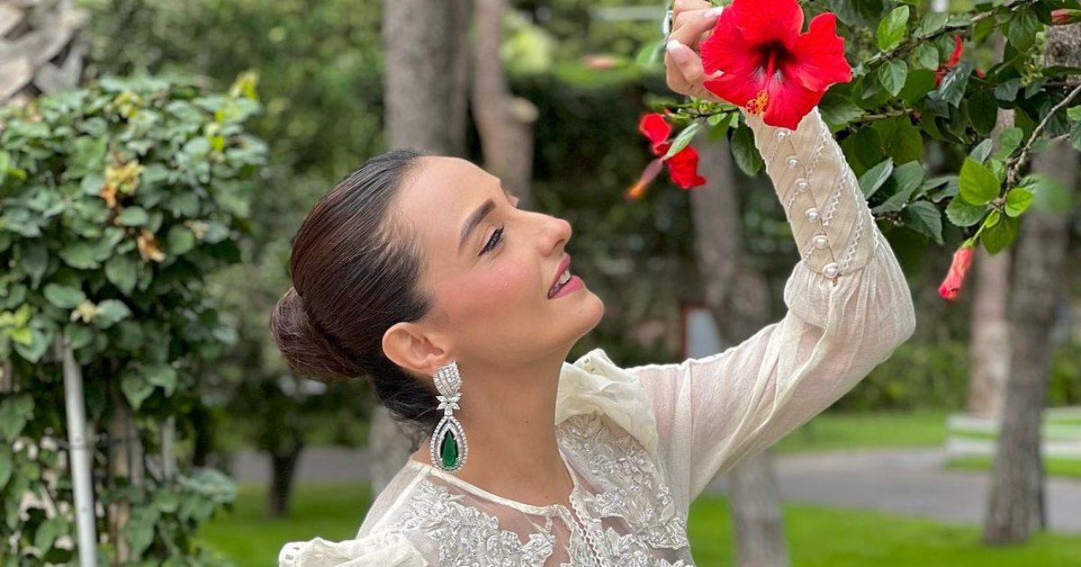 Meet Momal Sheikh: The Stunning Beauty from Pakistan’s ‘Kapoor’ Family Stealing the Show