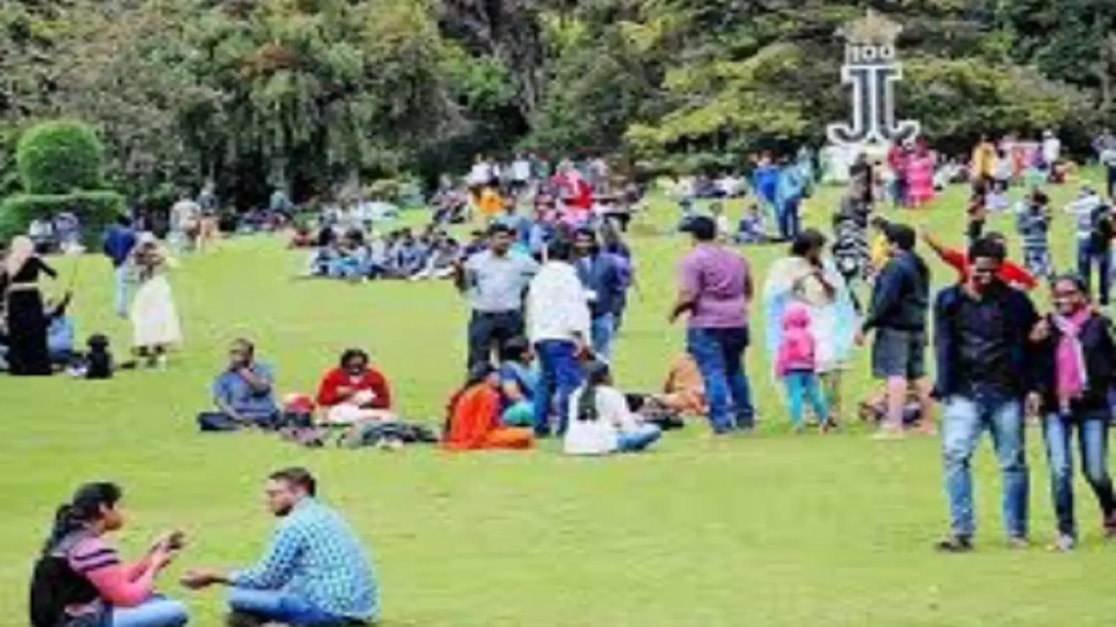 தொடர் விடுமுறை எதிரொலி....உதகையில் குவியம் சுற்றுலா பயணிகள்! 