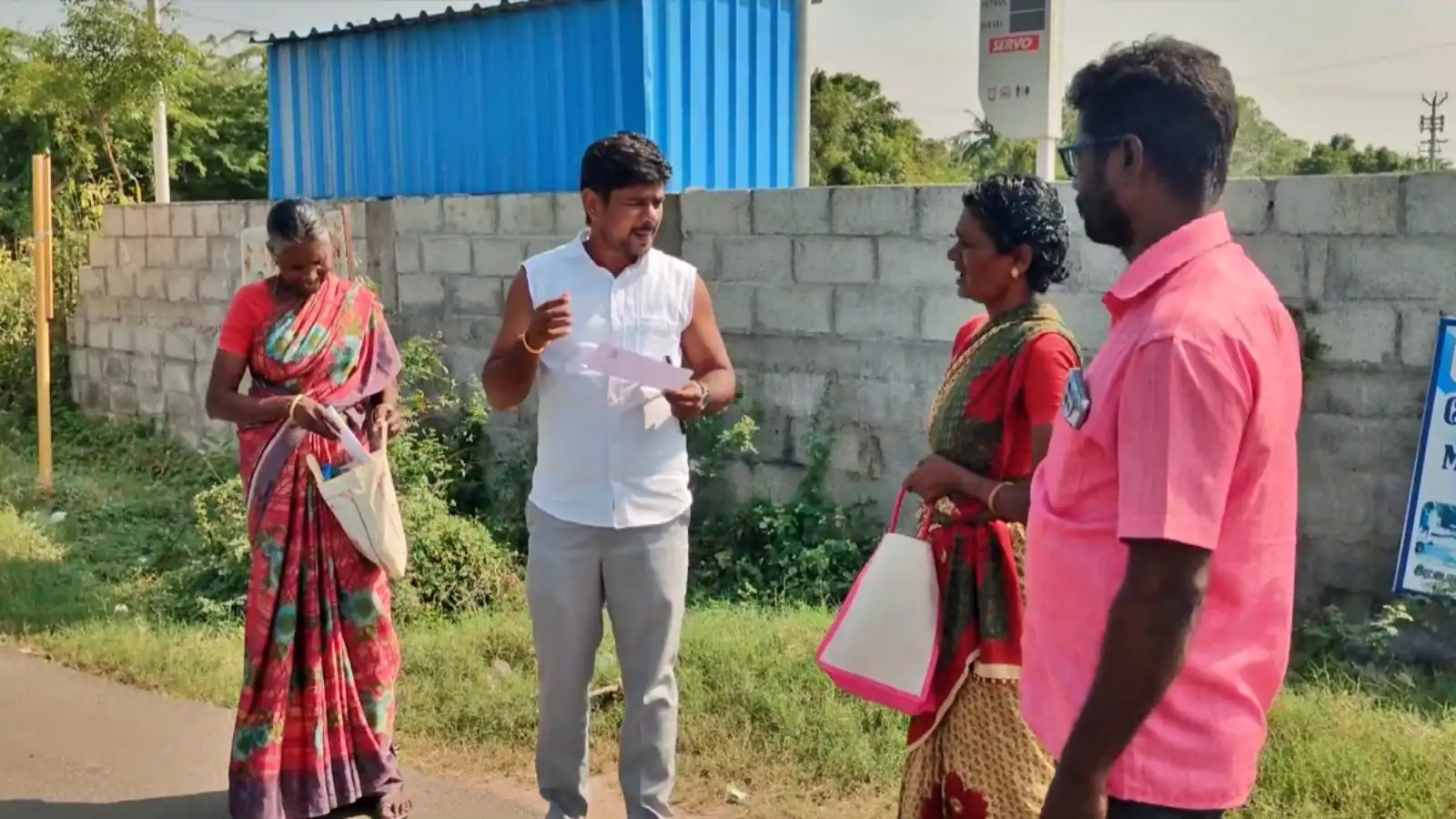 தமிழக அரசைக் கண்டித்து விநோத போராட்டம்.. கவனம் ஈர்த்த ஊராட்சி மன்றத் தலைவர்! 