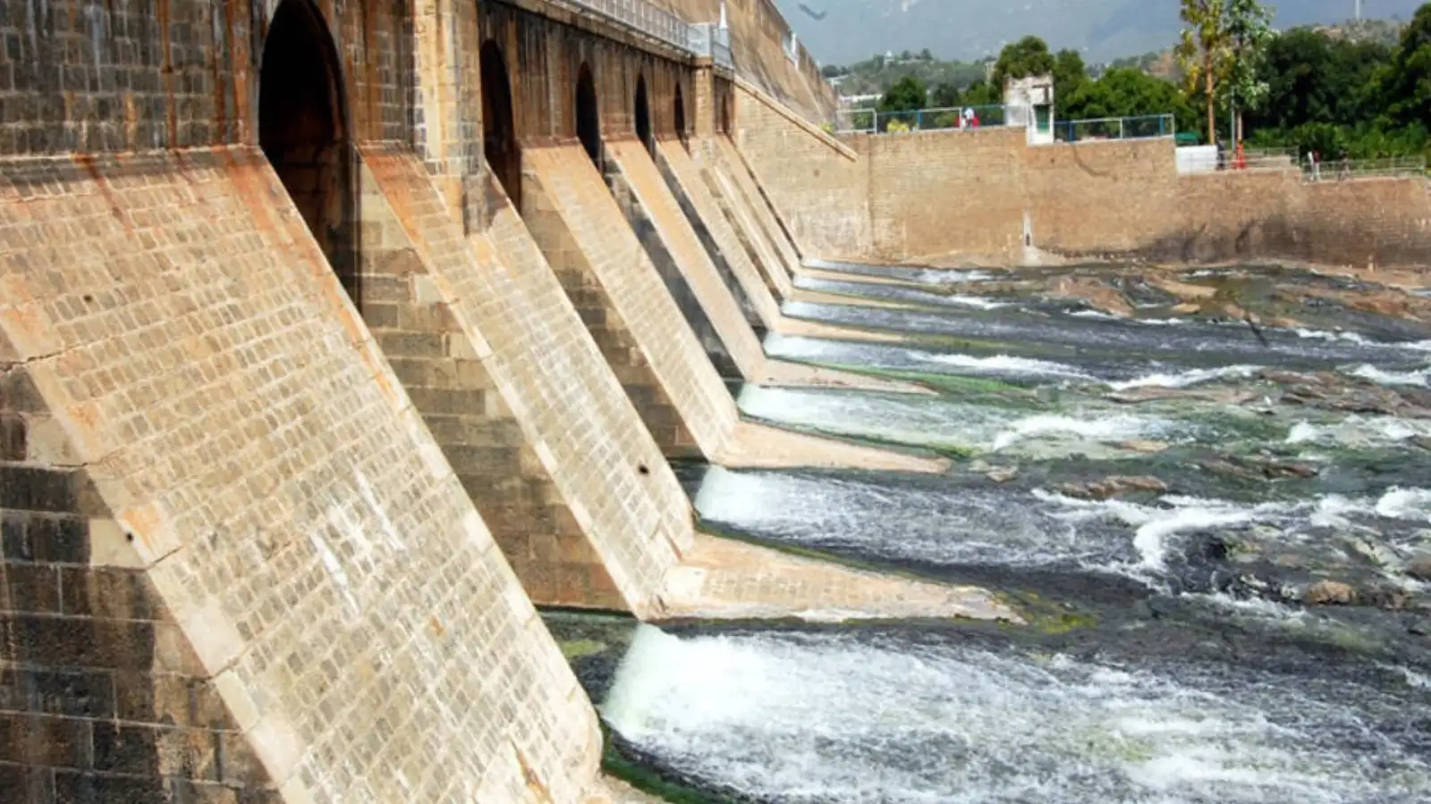 மேட்டூர் அணைக்கு நீர்வரத்து மேலும் அதிகரிக்க வாய்ப்பு- கே.ஆர்.எஸ் அணையில் 40,000 கன அடி நீர் திறப்பு! 