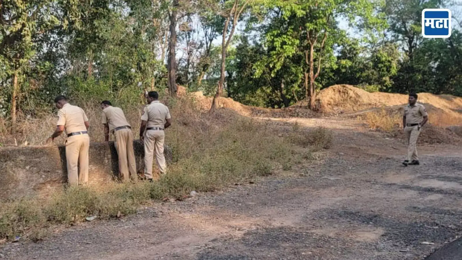 प्रचंड दुर्गंधी, कशेडी घाटातील दरीत डोकावताच काळवंडलेली बॉडी सापडली; रायगडमध्ये खळबळ प्रचंड दुर्गंधी, कशेडी घाटातील दरीत डोकावताच काळवंडलेली बॉडी सापडली; रायगडमध्ये खळबळ