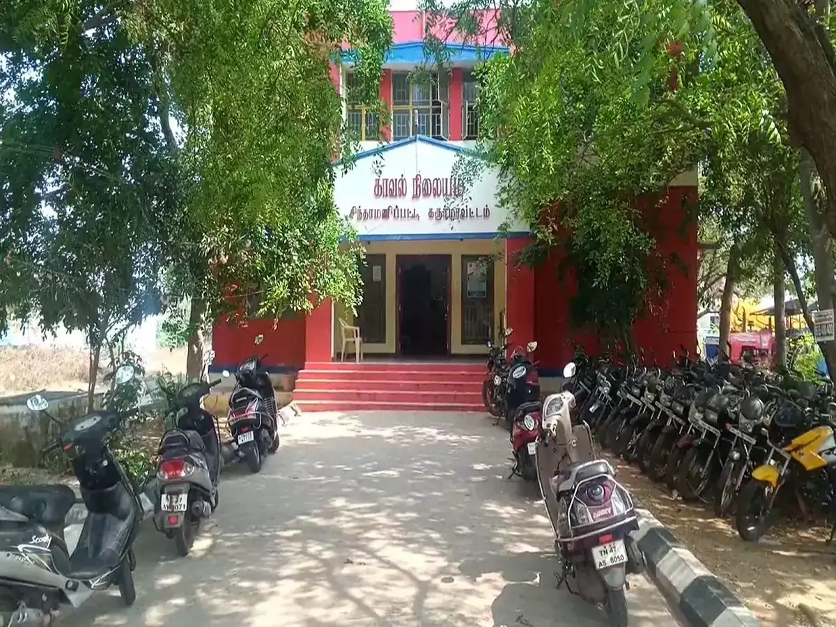 கரூரில் 65 வயது மூதாட்டி கழுத்து அறுத்து கொலை... கொலையாளிகளுக்கு போலீஸ் வலைவீச்சு! 