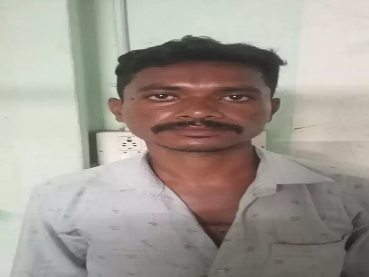 கரூர் அருகே போலீசாரை பணி செய்ய விடாமல் தடுத்த நபர் கைது 