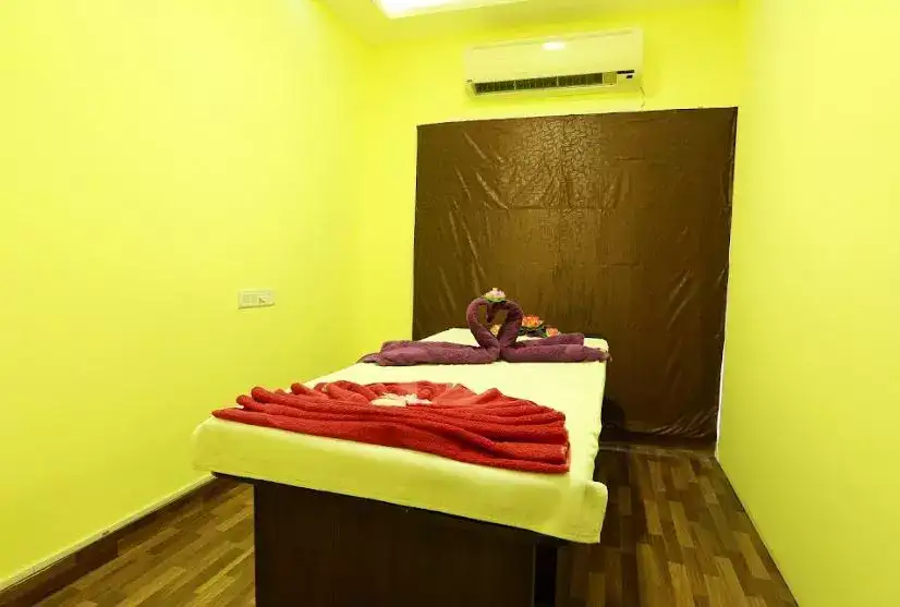Massage Parlors,மசாஜ் செண்டர்களில் நடக்கும் இப்படியொரு கூத்து: காவல் துறை அளித்த விளக்கம்