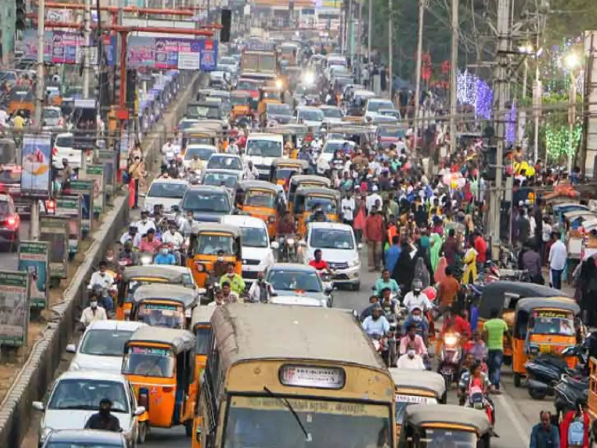 அட என்னடா இது புது சோதனை....சென்னை பள்ளிக்கரணை அருகே அணிவகுத்து நின்று ஆமை வேகத்தில் நகர்ந்த வாகனங்கள்!! 